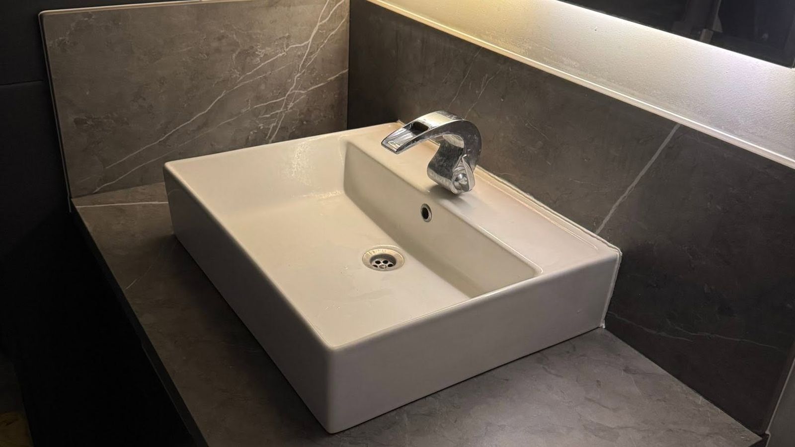 Banyo Tezgahı